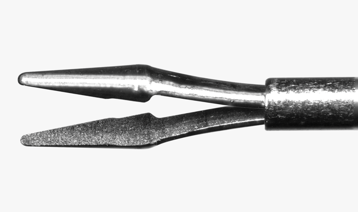 Close up of the FINESSE MAXGRIP Forceps.